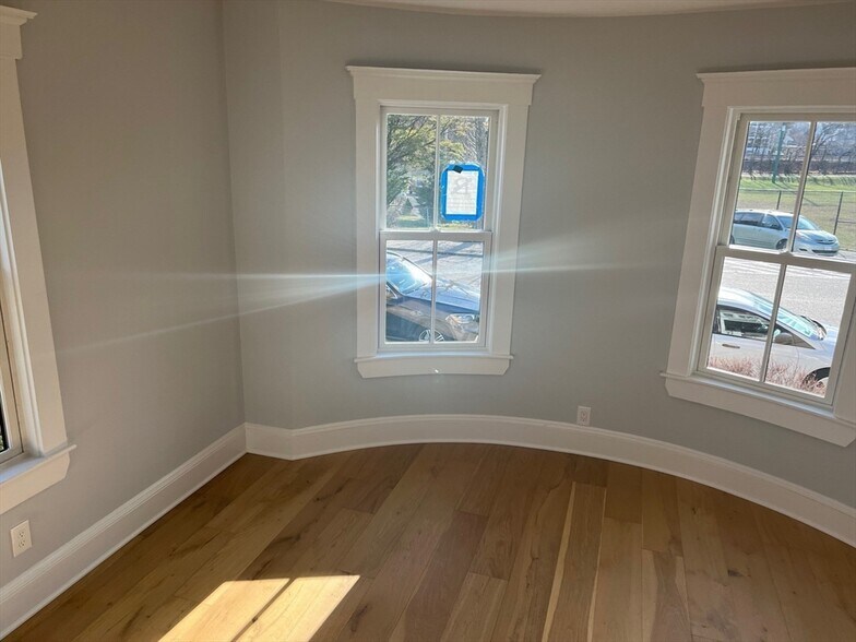 Building Photo - 79 Robert St