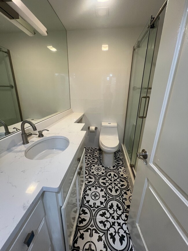 Building Photo - 910 W Hallam St