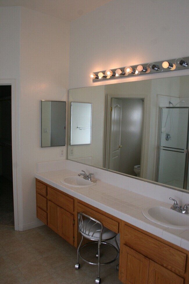 Building Photo - 11917 Roaring River Ave