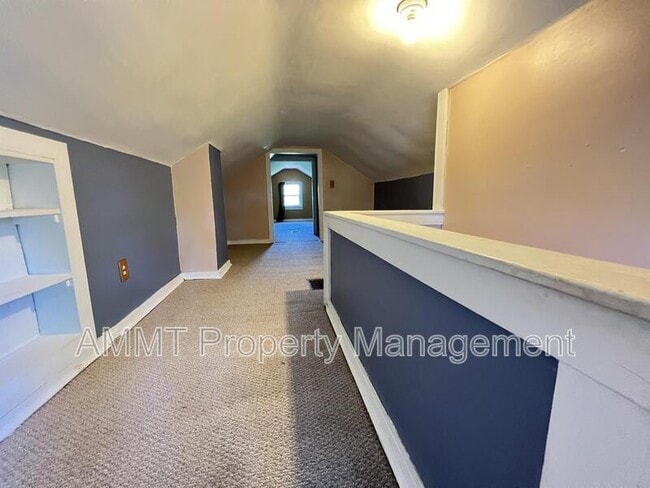 Building Photo - 421 19th St NE