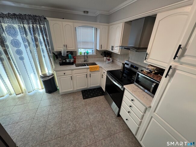 Building Photo - 62 Brookfield Rd