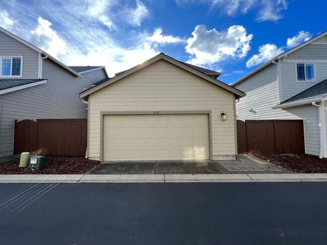 Building Photo - Lovely 3 Bed + 2.5 Bath in Bethany Creek F...