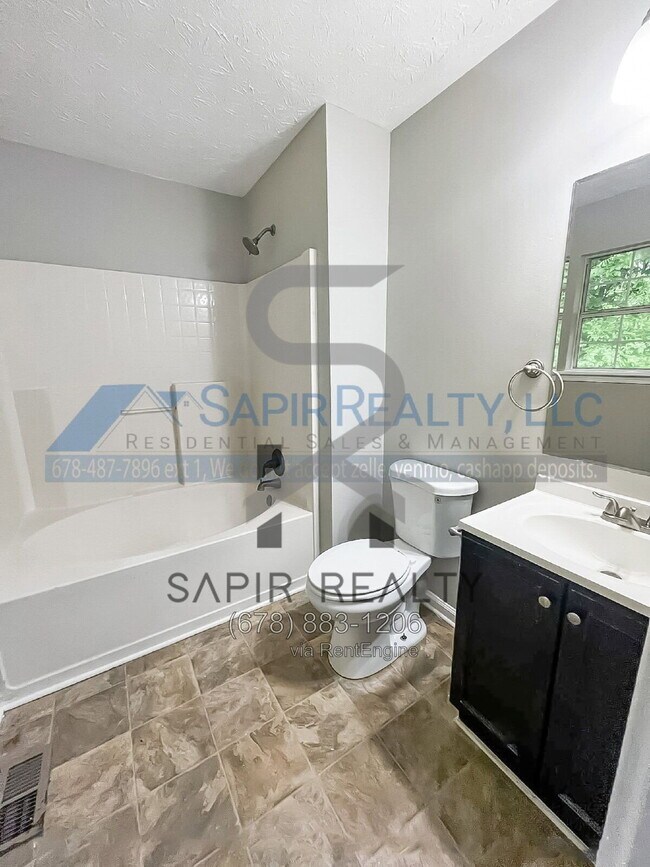 Building Photo - 220 Beechwood Ln