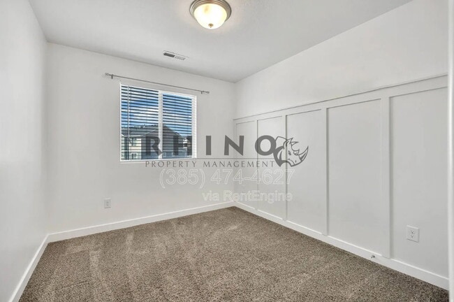 Building Photo - 880 N Herman Dr