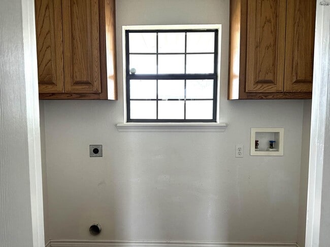 Building Photo - 4314 Grandview W