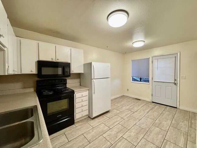 Building Photo - 5731 W 92nd Ave