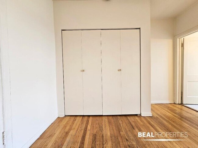 Building Photo - 0 bedroom in CHICAGO IL 60657