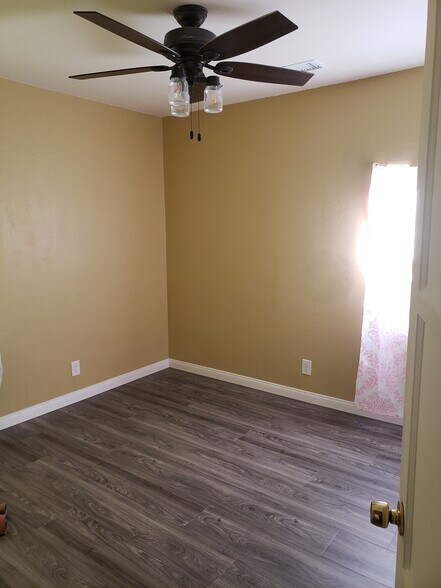 Building Photo - 8038 De Garmo Ave