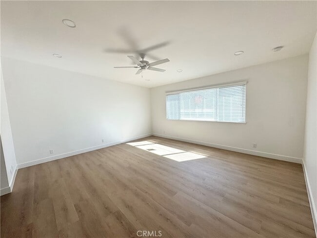 Building Photo - 9872 Kings Canyon Dr