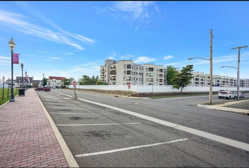 Building Photo - 725 Miller Ave