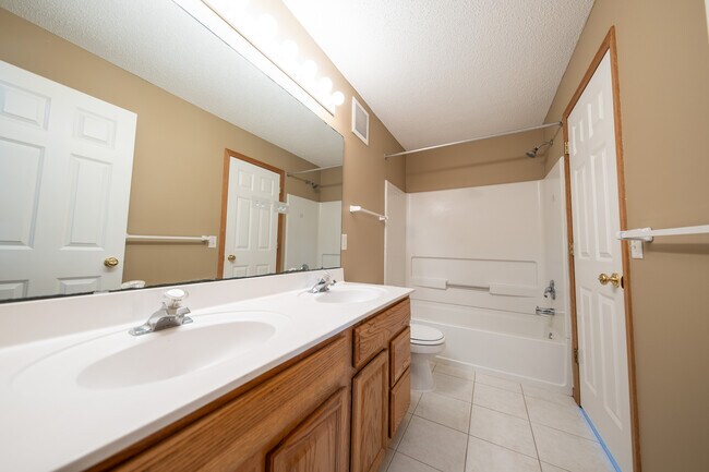 Building Photo - 15645 Float Ct