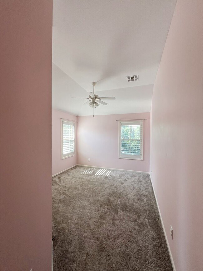 Building Photo - SEE IT NOW: Luxury 5-Bed Home in Wilshire ...