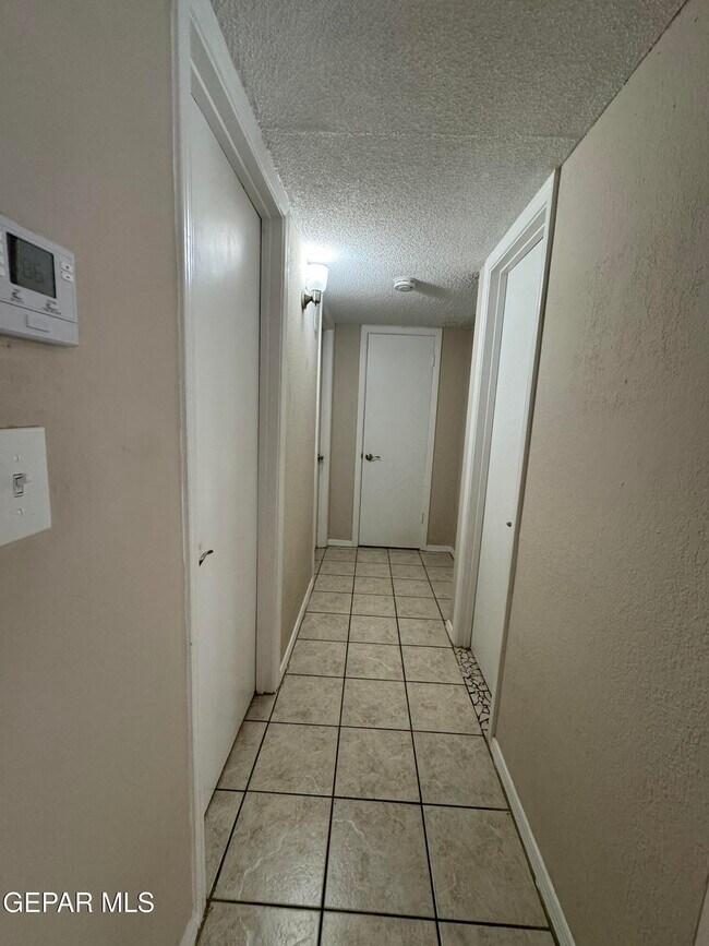 Building Photo - 701 Espolon Dr