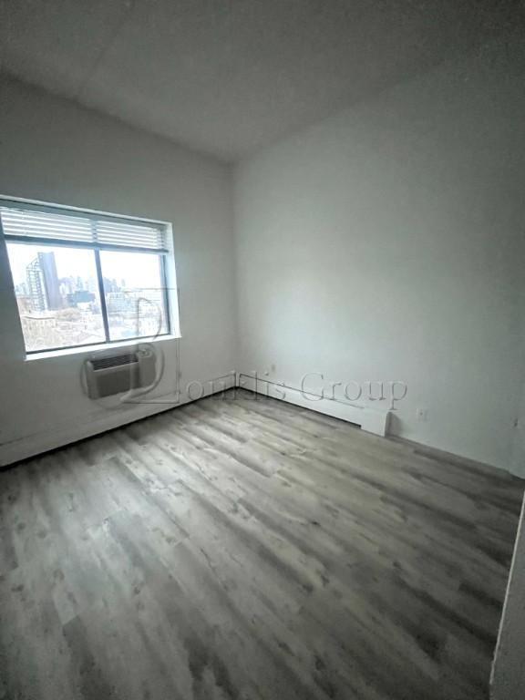 Building Photo - 2 bedroom in Astoria NY 11106