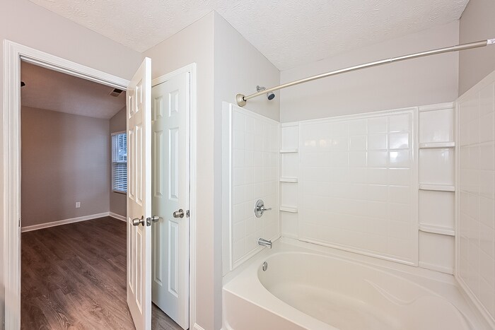 Building Photo - 127 Goldleaf Dr