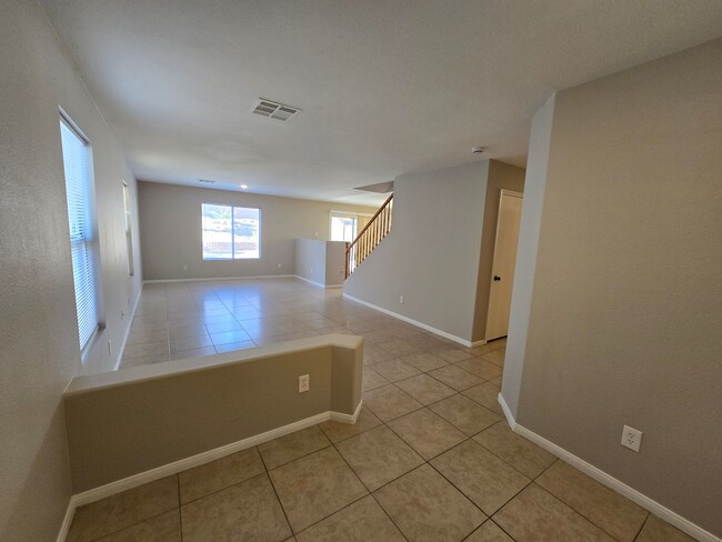 Building Photo - 3 Bedroom Home in Summerlin North Close to...