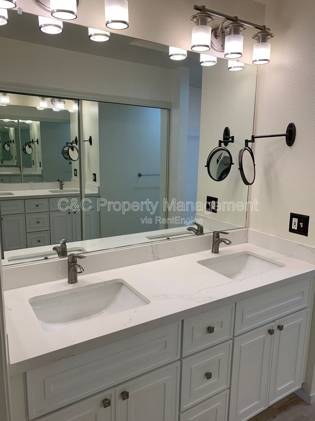 Building Photo - 622 Celebration Ct