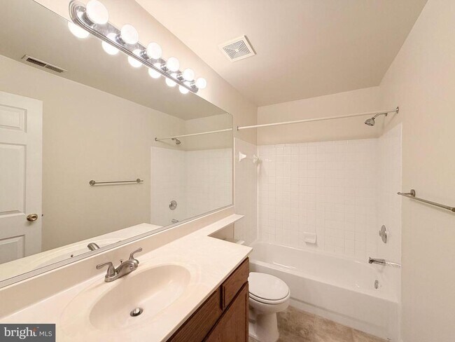 Building Photo - 3109 River Bend Ct