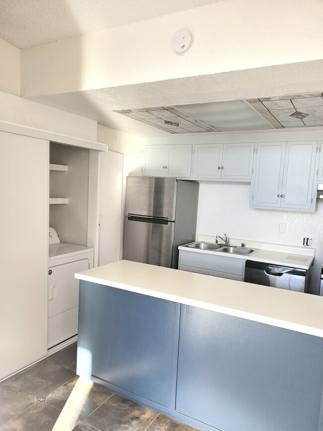 Kitchen - 3962 Haines St