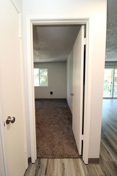 Building Photo - 5704 SW Beaverton Hillsdale Hwy