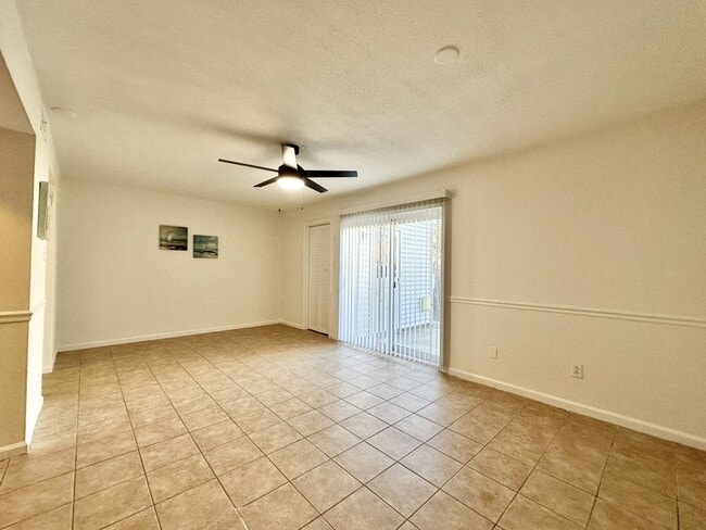 Building Photo - Updated & READY NOW!! A 3-Bedroom Great Neck Home! Excellent Schools! All Appliances Convey!