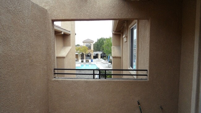 Building Photo - Clean & Spacious 2BR 2BA Two-Story, All Up...