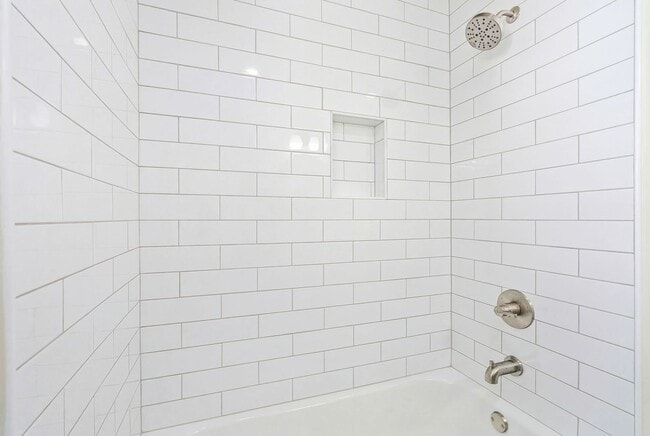 Building Photo - 720 Harper Ave