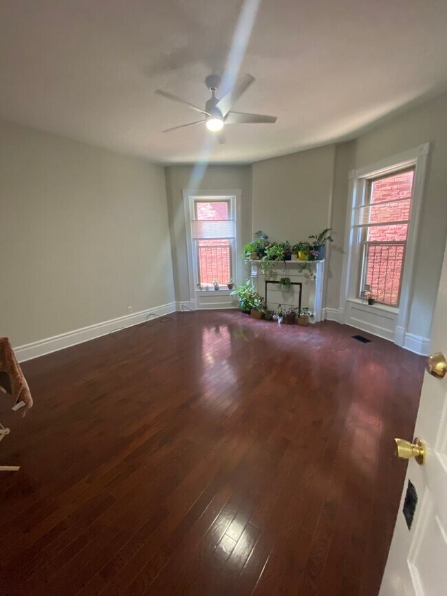 Building Photo - 1708