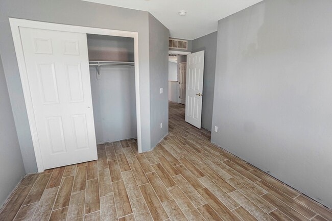 Building Photo - 4663 S Valley Rd