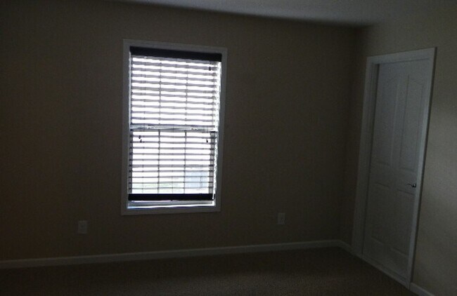 Building Photo - 4 Bedroom - Near Ft Moore