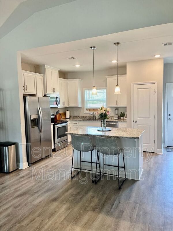 Building Photo - 30 Vineyard Dr