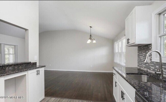 Building Photo - 1015 Zircon Dr