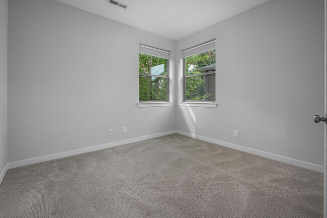 Building Photo - Modern Elegance! Eastmoreland Stunner! Pre...