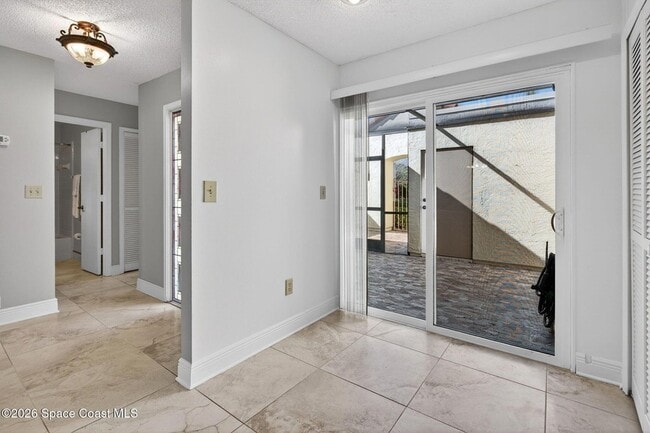 Building Photo - 737 Green Valley Ln