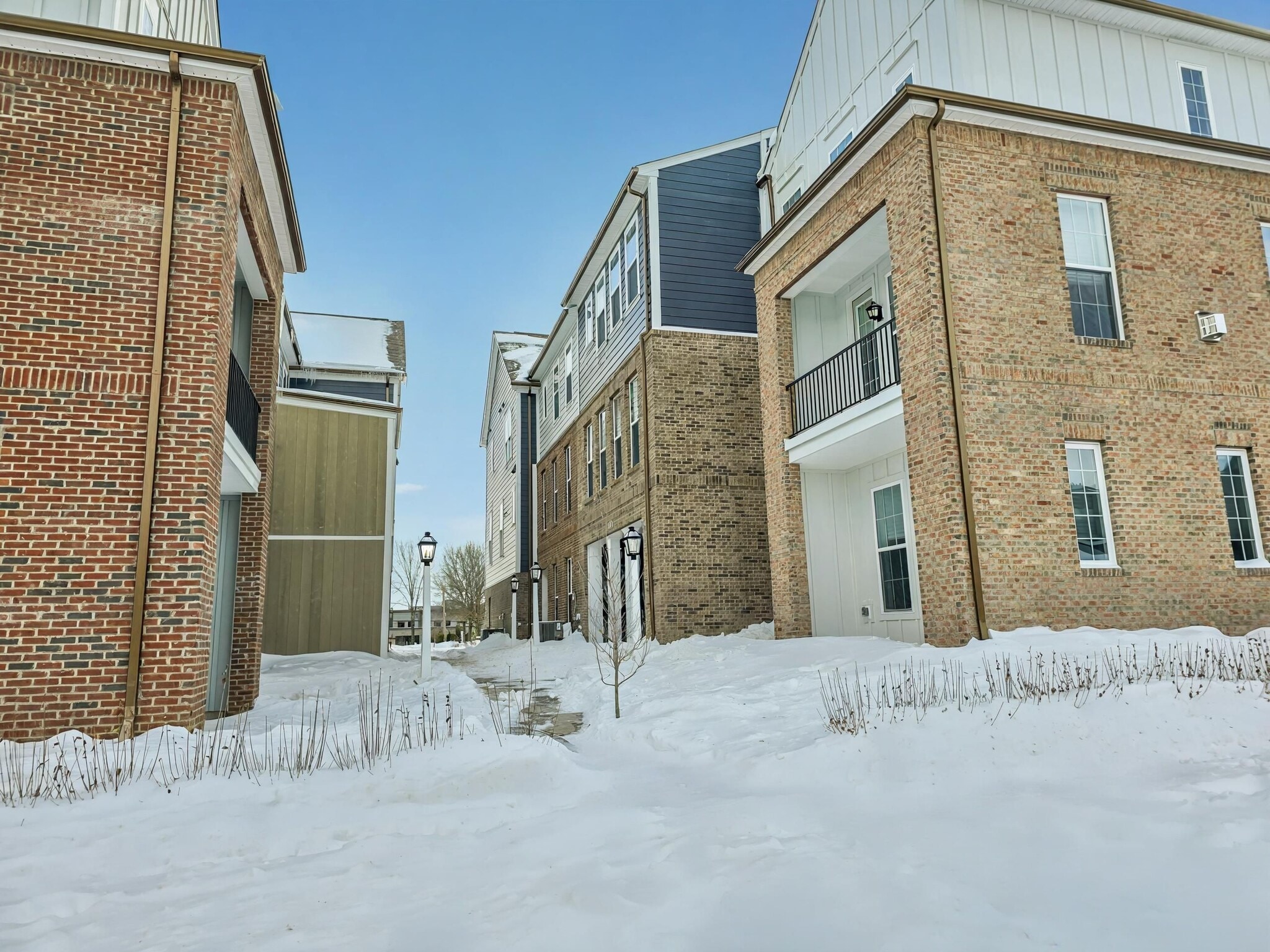 Building Photo - 305 Frederick Way