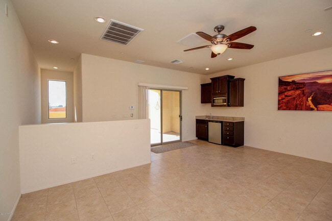 Building Photo - 2418 E Blue Diamond Dr