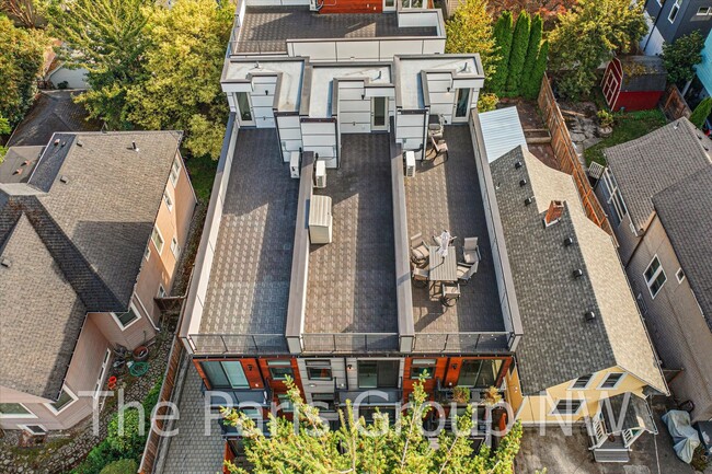 Building Photo - Exceptional Air-Conditioned Ballard TH – X...