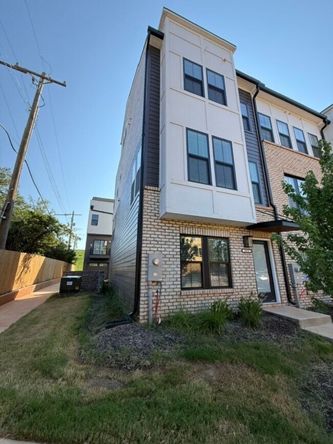 Building Photo - 5018 Grayton Aly