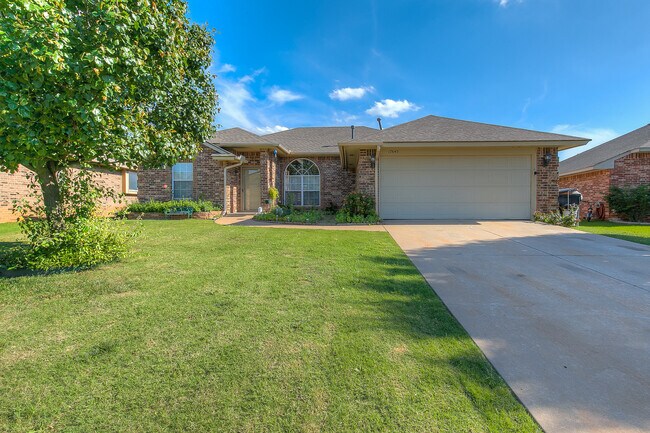 Building Photo - Edmond Schools + 4 bedrooms