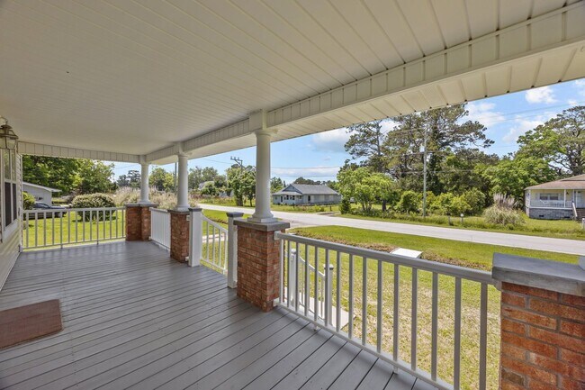 Building Photo - 3 Bed 2 Bath Marshallberg Home Available now