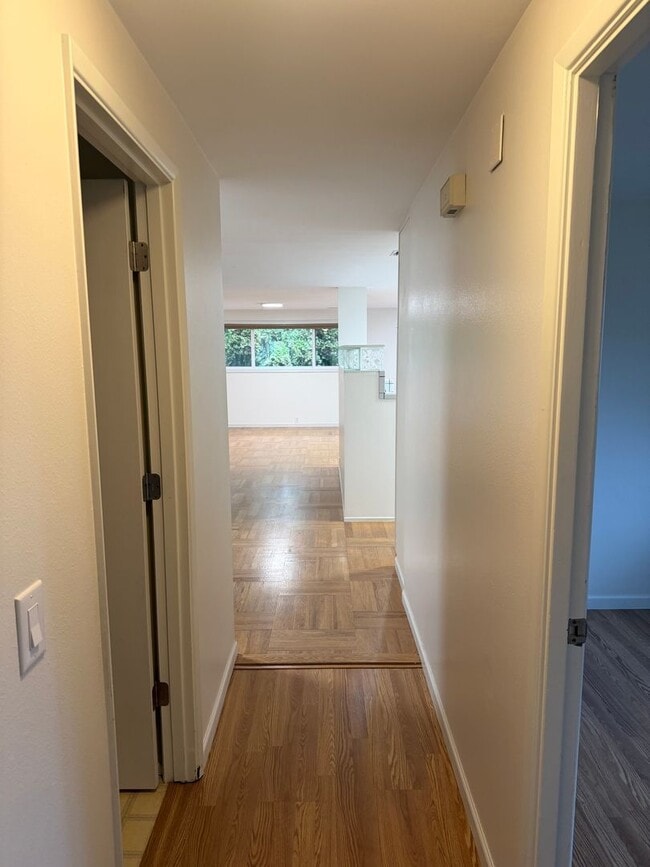 Building Photo - Beautiful 4 bedroom, 3 bathroom home in Eugene! MOVE IN SPECIAL!