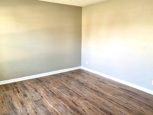 Building Photo - 512 Kellia Dr