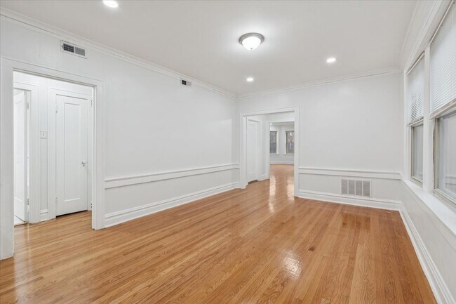 Building Photo - 5412 N Kimball Ave