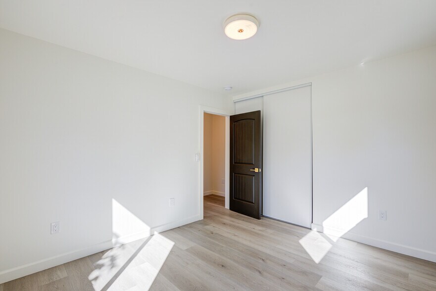 Building Photo - 12349 Riverside Dr