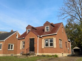 Building Photo - 4105 W 2nd St