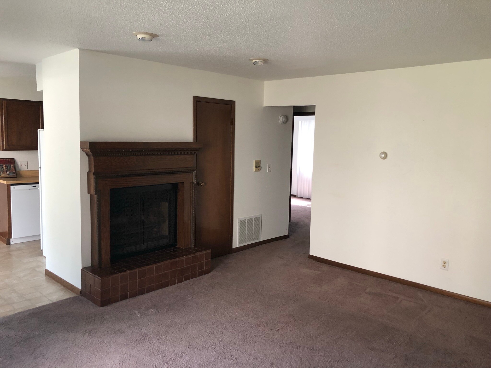 Building Photo - 225 S Ridge Dr