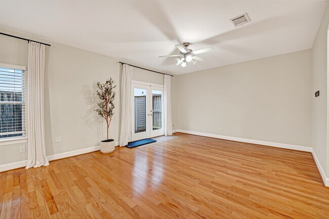 Building Photo - 3730 Main Poplar Dr