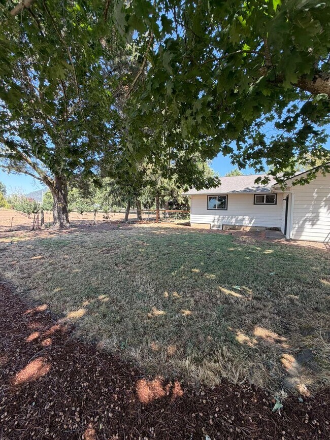 Building Photo - 27840 7 Mile Ln