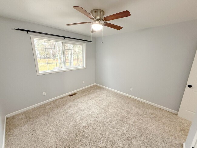 Building Photo - 4 Bedroom, 2 Bath in Pine Grove