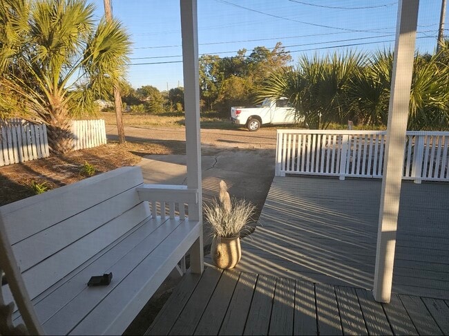 Building Photo - 115 Venado Pl